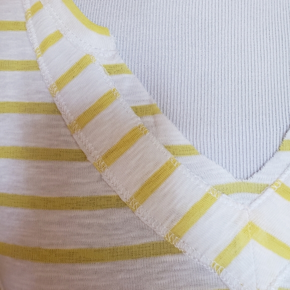 Raw Edge V-Neck Striped Tee - Picture 6 of 7